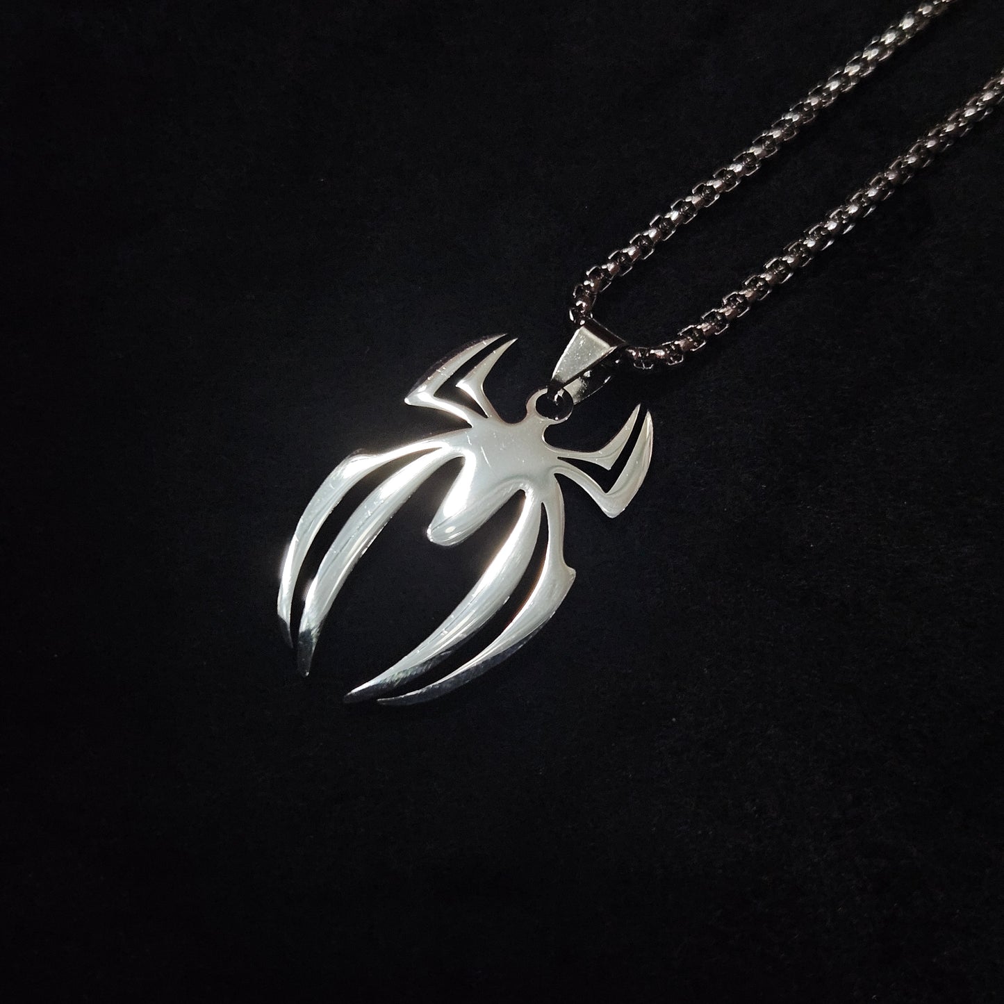 Aerodynamic Spidery Emblem Pendant Necklace