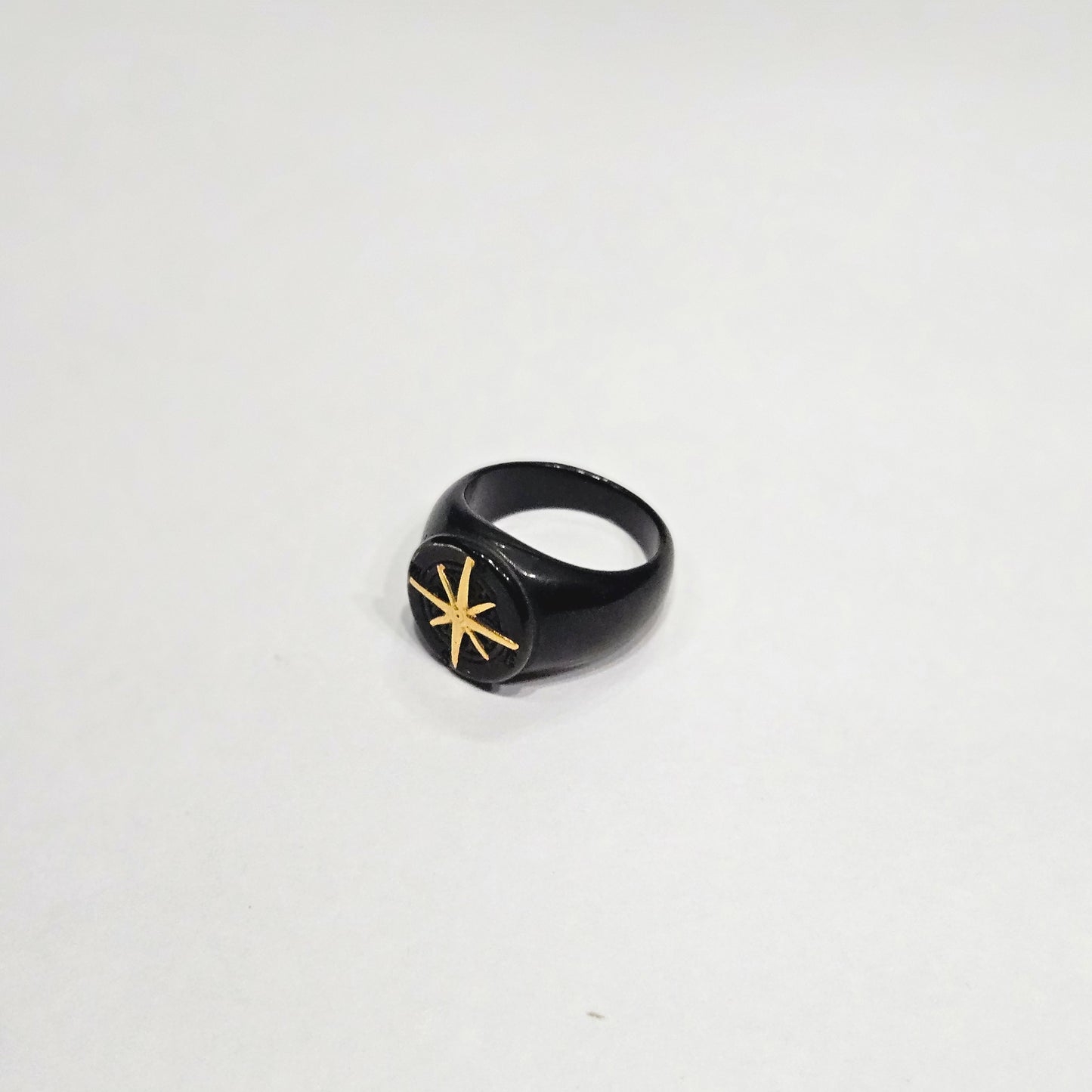 Midnight North Star Signet Ring – Matte Black & Gold Contrast