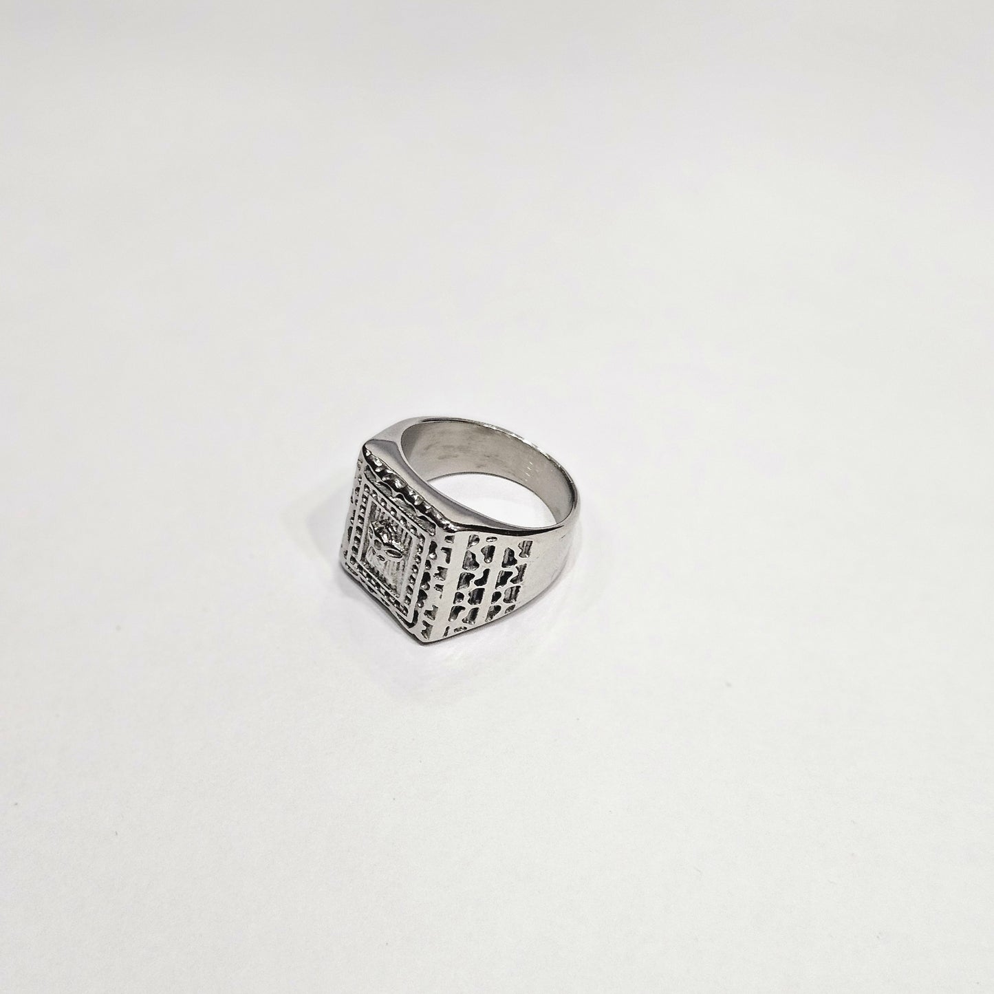 Titan Hollow-Etch Signet Ring – Polished Chrome Edition