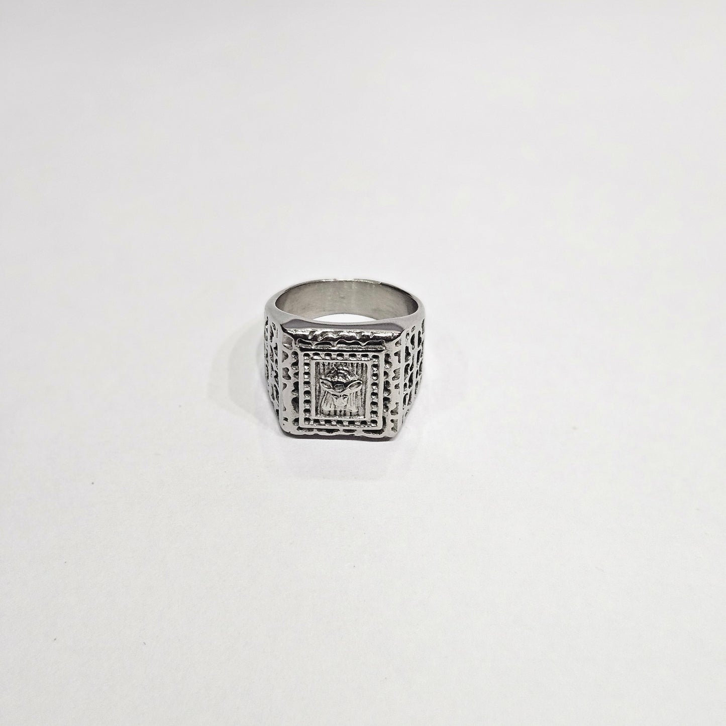 Titan Hollow-Etch Signet Ring – Polished Chrome Edition